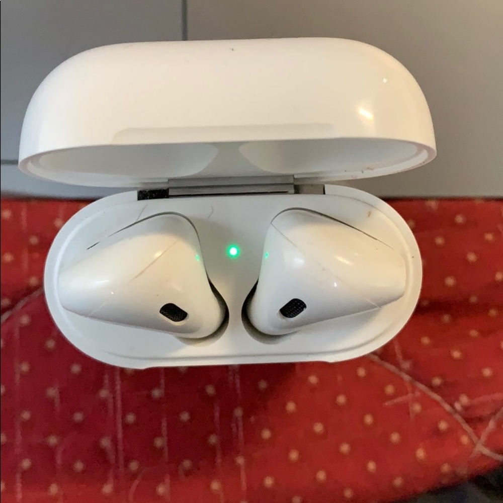 Apple AirPods with Case